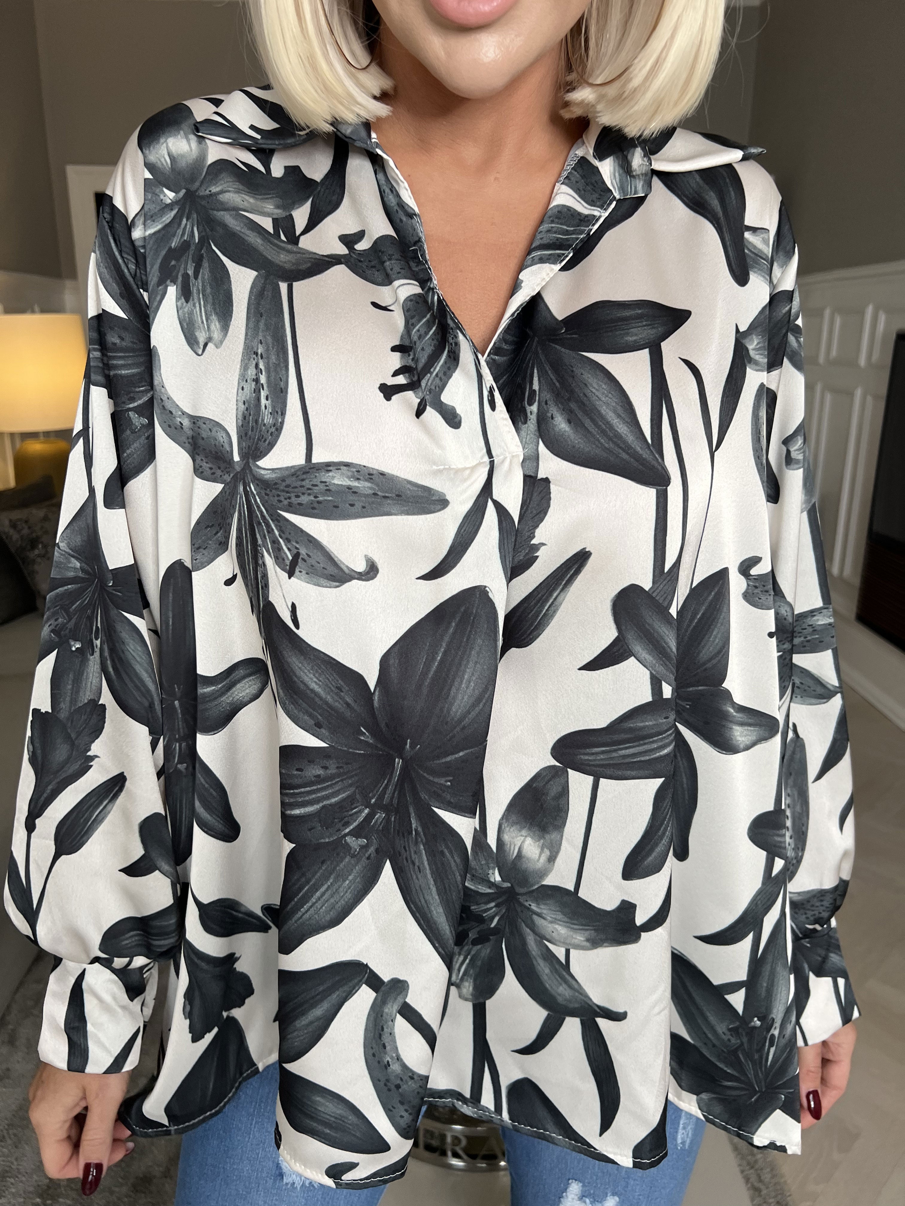 Paradise - Söt skjorta i silkeslook med liljemotiv